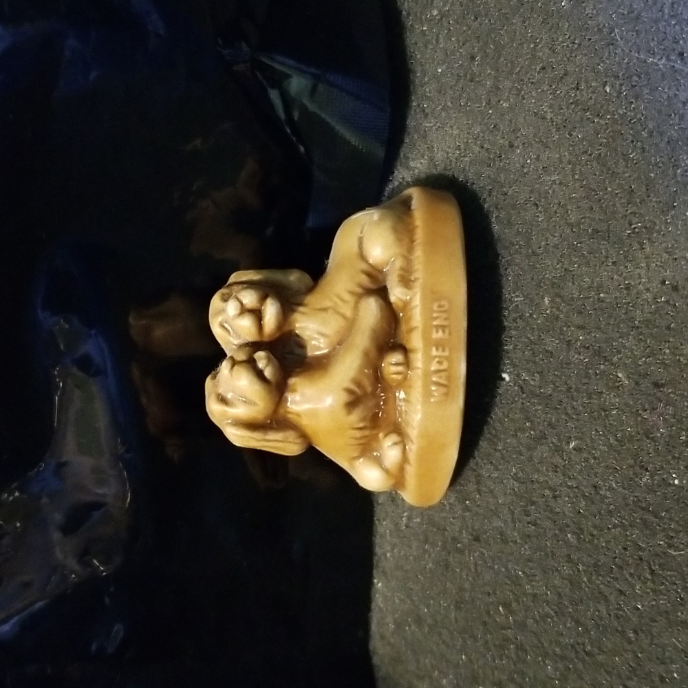 Wade Whimsy Hugging Dogs